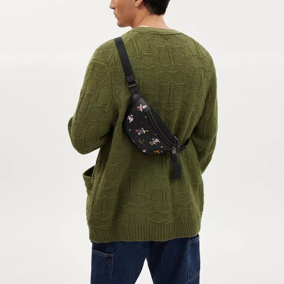 CL964 - Disney X Coach Warren Mini Belt Bag in Holiday Print - Picture 14 of 14